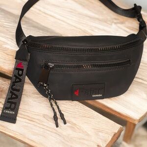 Women’s Pajar Canada fanny pack.‎